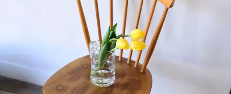 ハンドメイドグラスと花のある暮らし