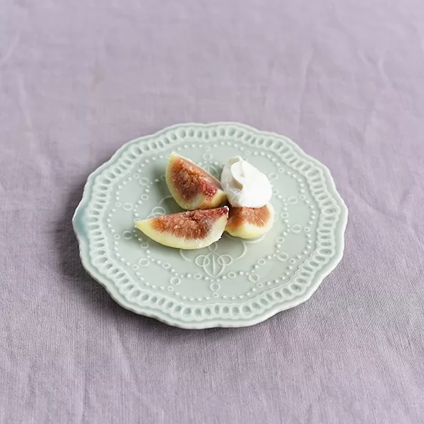 いちじくのヨーグルトクリーム添え