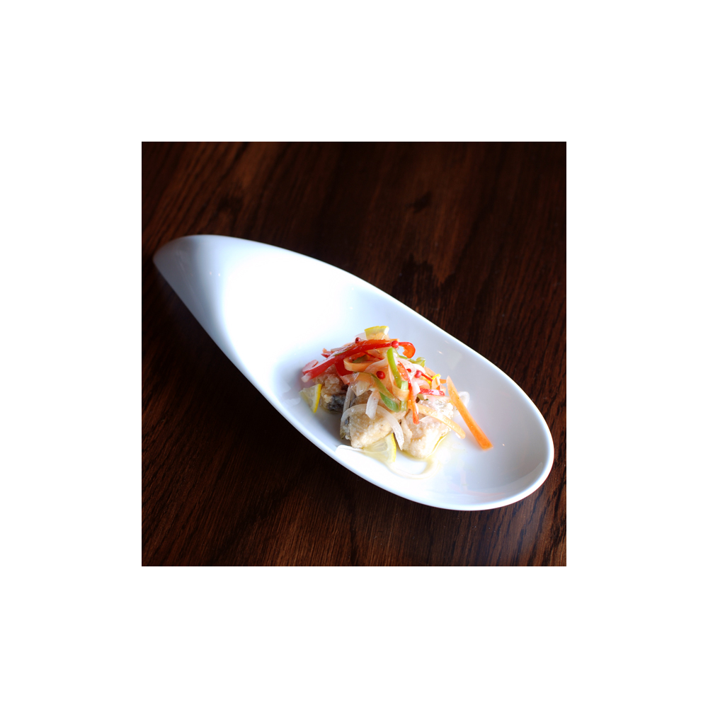 【送料無料（一部地域を除く）】 :: 皿・プレート 27cm以上 12”オーバルプレート ペタロ :: 食器