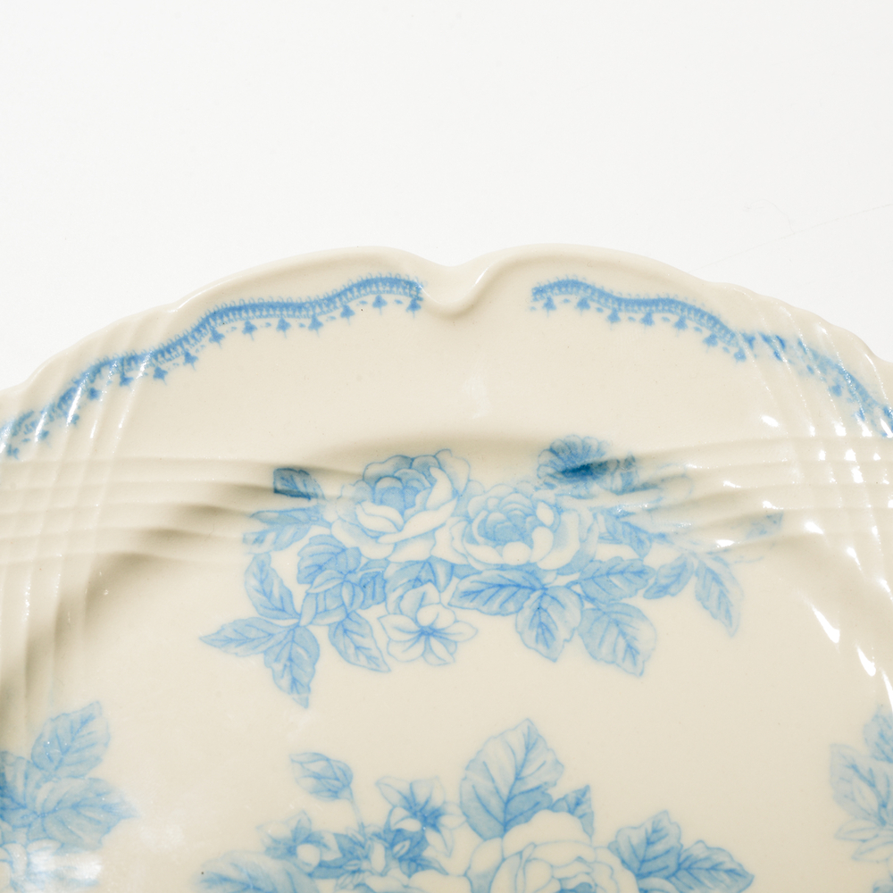 柄にシワやズレ、擦れ、滲み、色の濃淡が生じます。